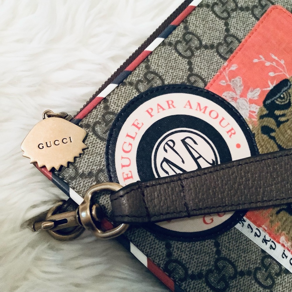 GUCCI GG Supreme Monogram Courrier Pouch Coated Canvas with Applique - Picture 4 of 12
